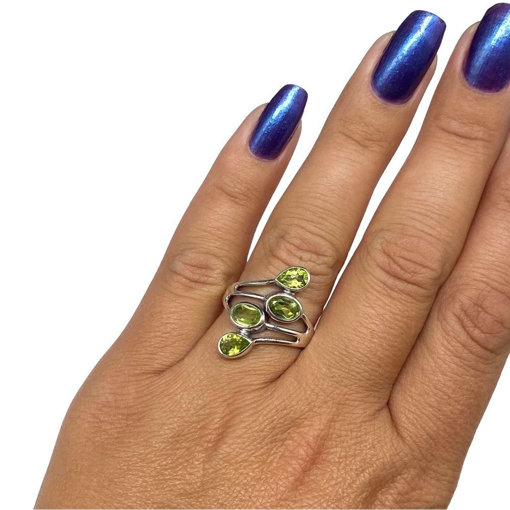 Peridot Ring Solid Sterling Silver 925 Size 7 Multi Stone Green Gemstone - Picture 2 of 9
